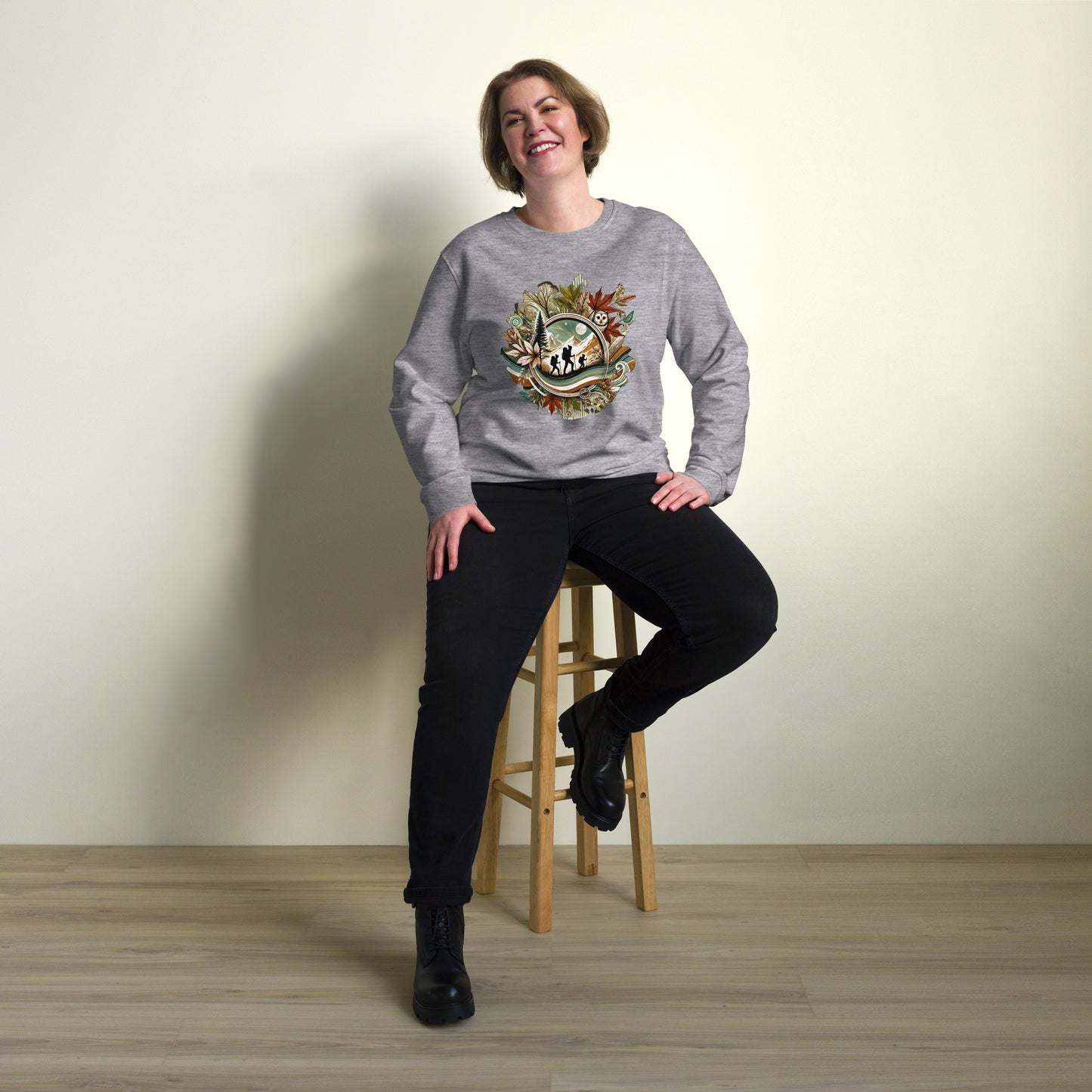 Sudadera ecológica unisex con diseño artístico y colores vibrantes.